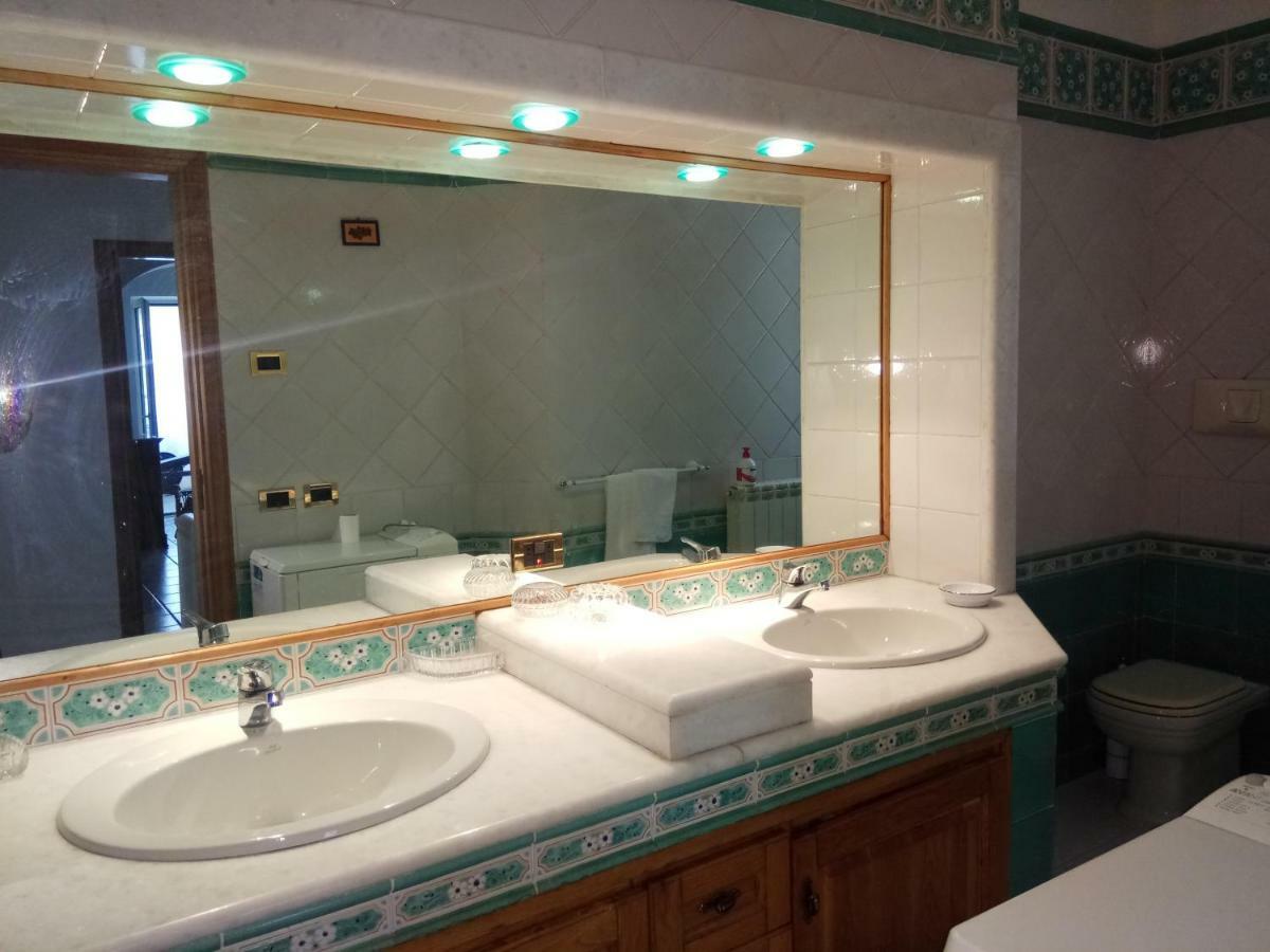 Villa Pithecusa Иския Екстериор снимка