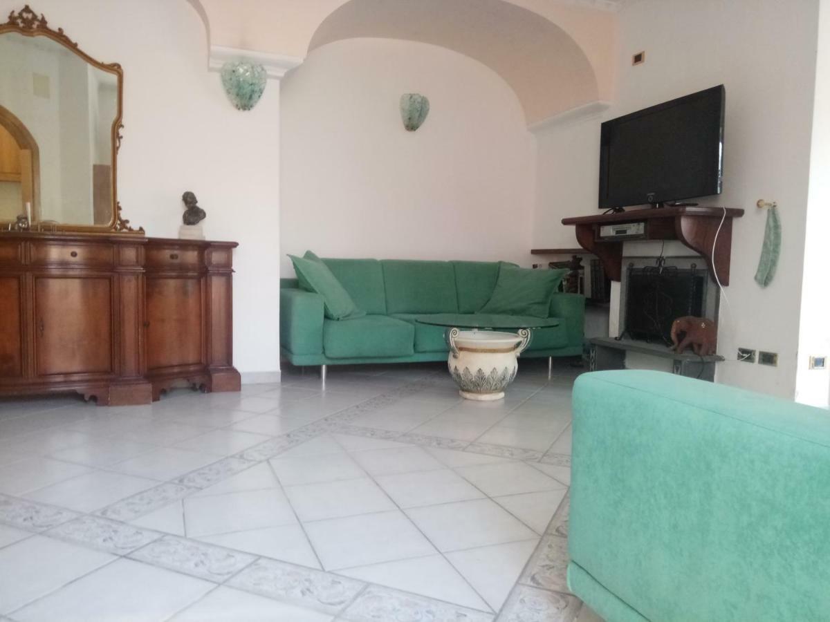 Villa Pithecusa Иския Екстериор снимка