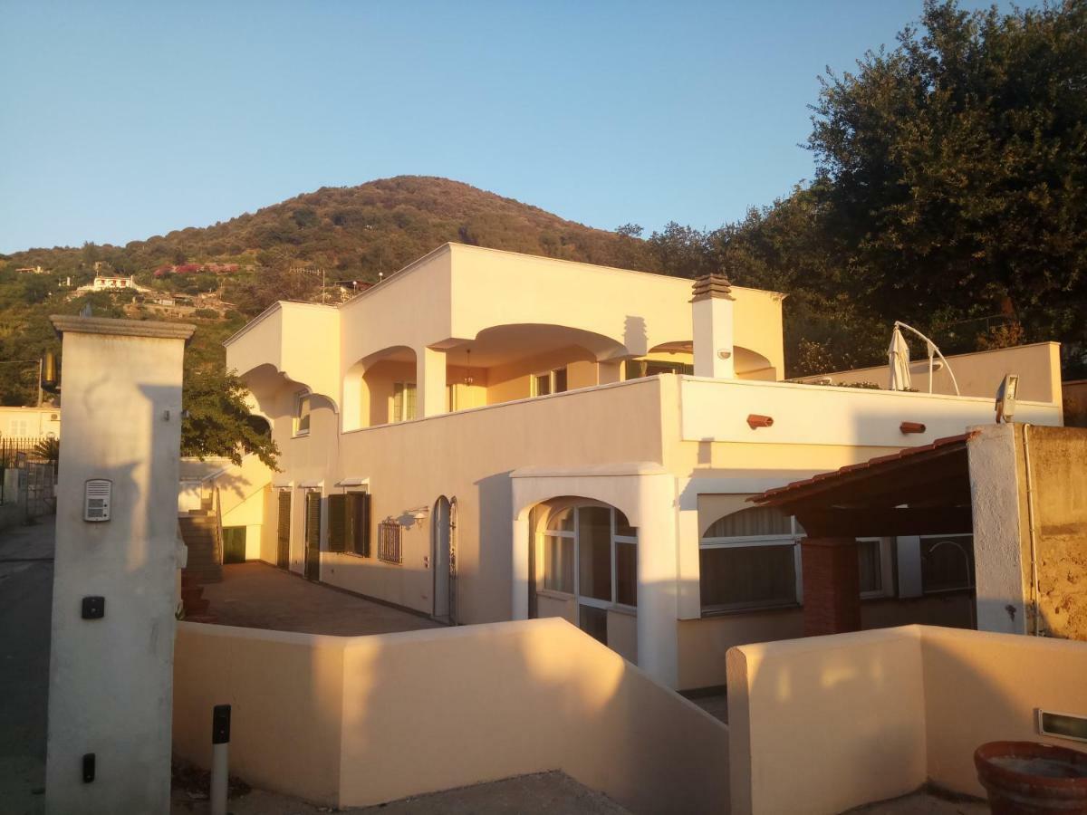 Villa Pithecusa Иския Екстериор снимка